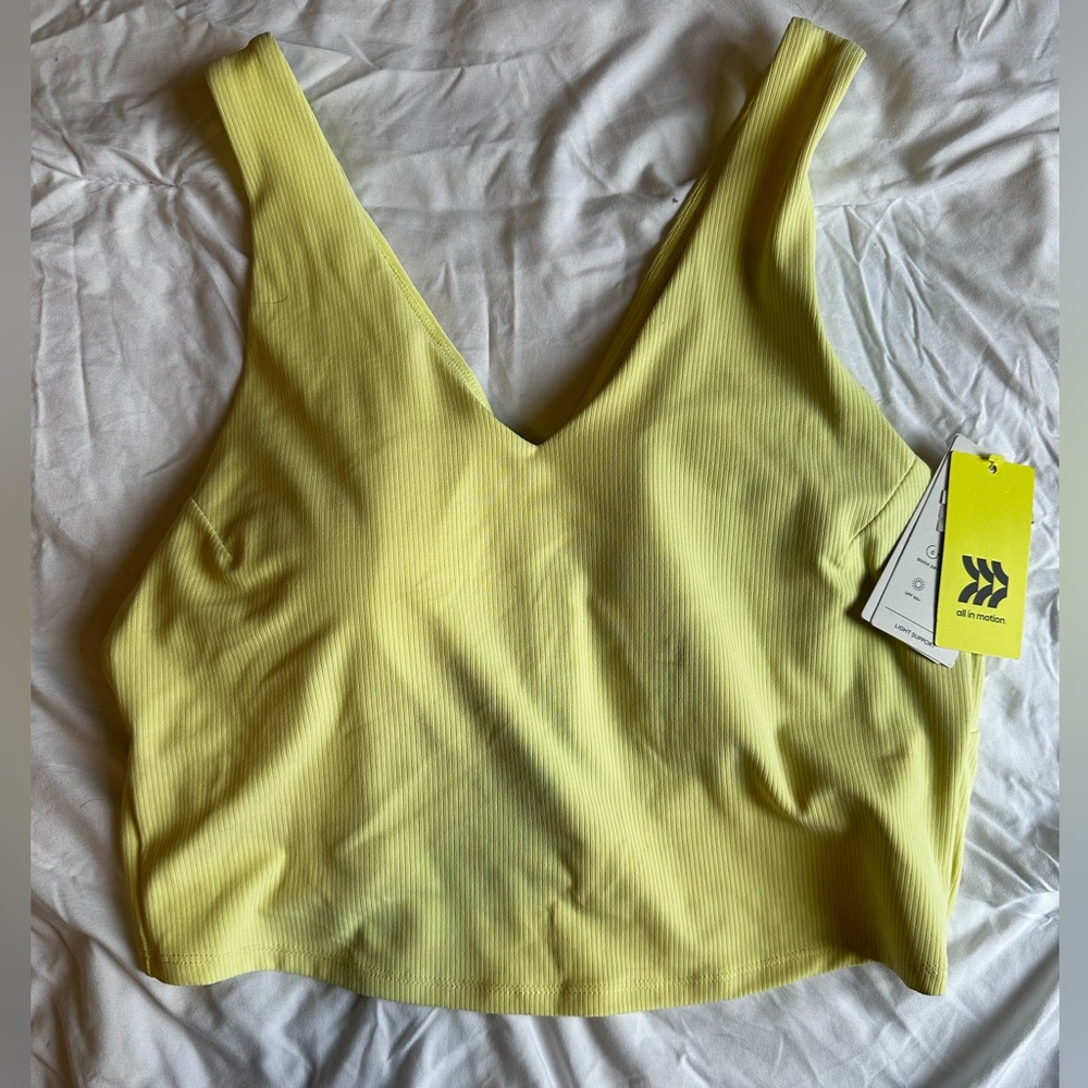 Women’s Light Yellow All in Motion Flex V- Neck Tank Bra
Size XXL
NWT